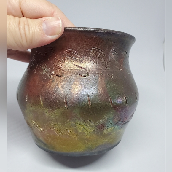Raku Style Pottery 4 1/2"  Planter - Signed "Erin '01" Pre-Owned - Picture 9 of 12